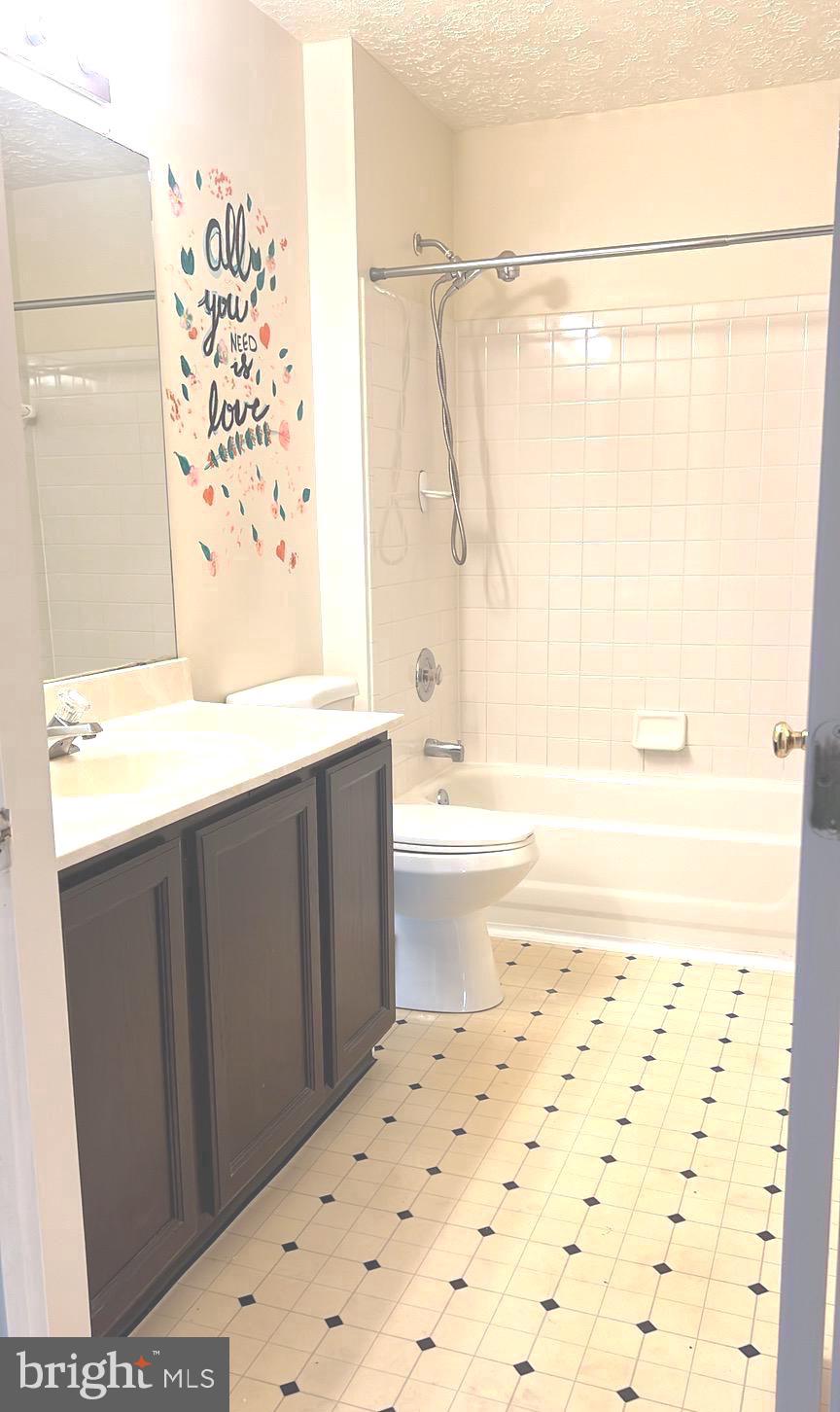 FREDERICKTOWNE VILLAGE - Residential Lease