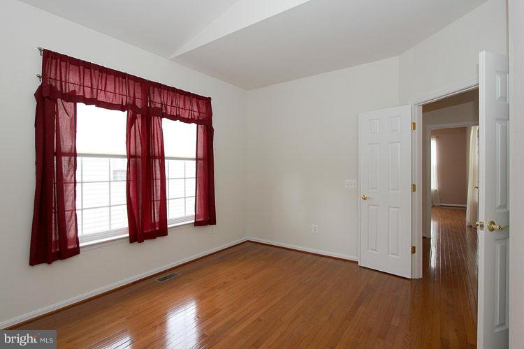 FOUR SEASONS - Residential