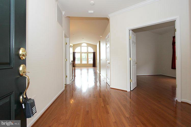 FOUR SEASONS - Residential