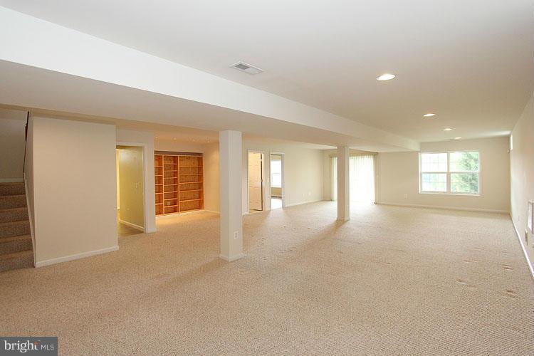 FOUR SEASONS - Residential