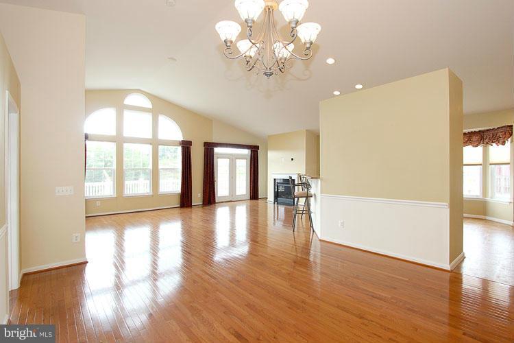 FOUR SEASONS - Residential