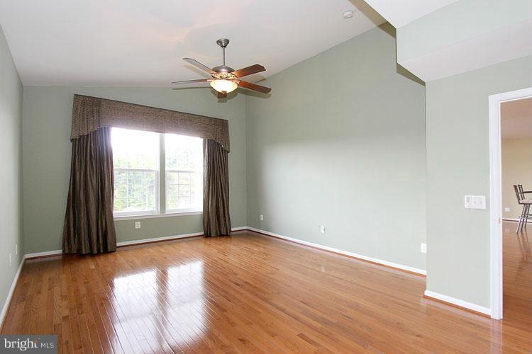 FOUR SEASONS - Residential