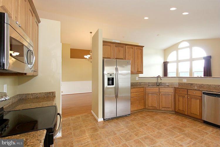 FOUR SEASONS - Residential