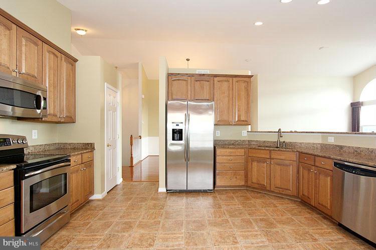 FOUR SEASONS - Residential