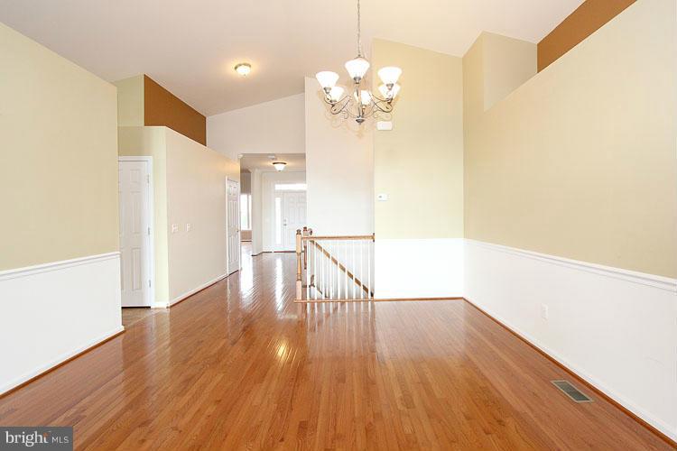 FOUR SEASONS - Residential