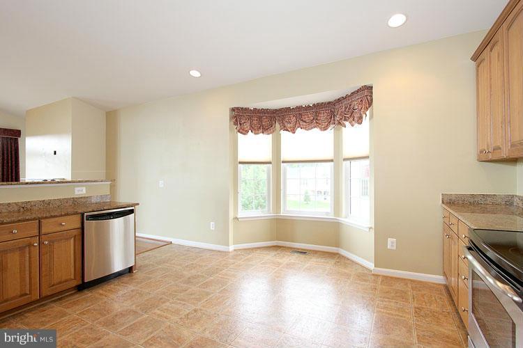 FOUR SEASONS - Residential