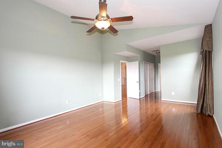 FOUR SEASONS - Residential