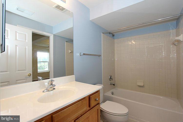 FOUR SEASONS - Residential