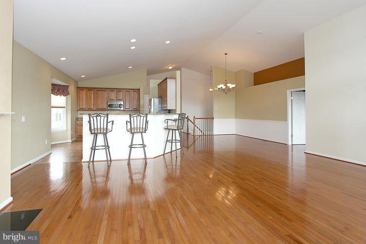 FOUR SEASONS - Residential