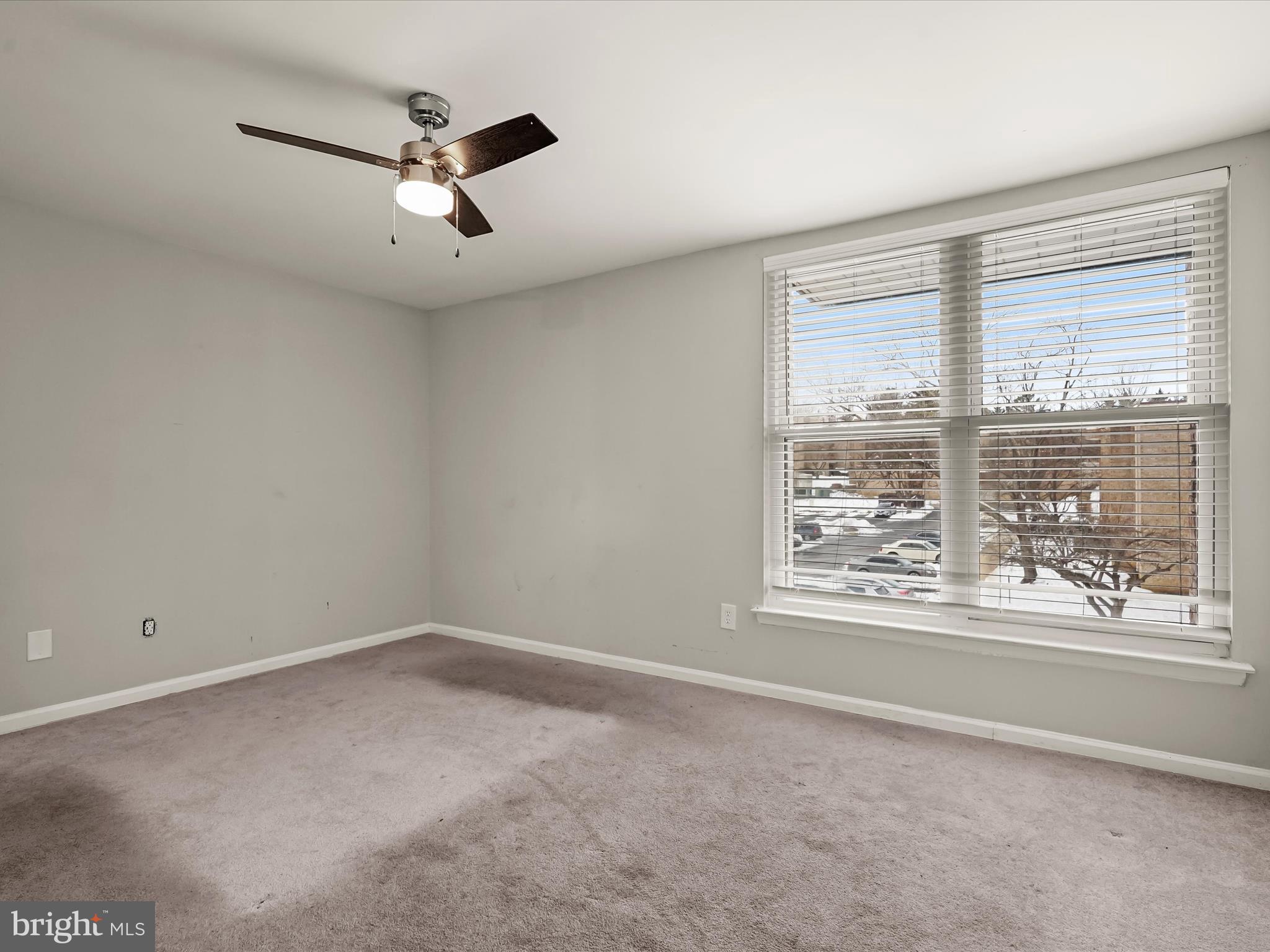 HUNTLEY SQUARE CONDOMINIUMS - Residential