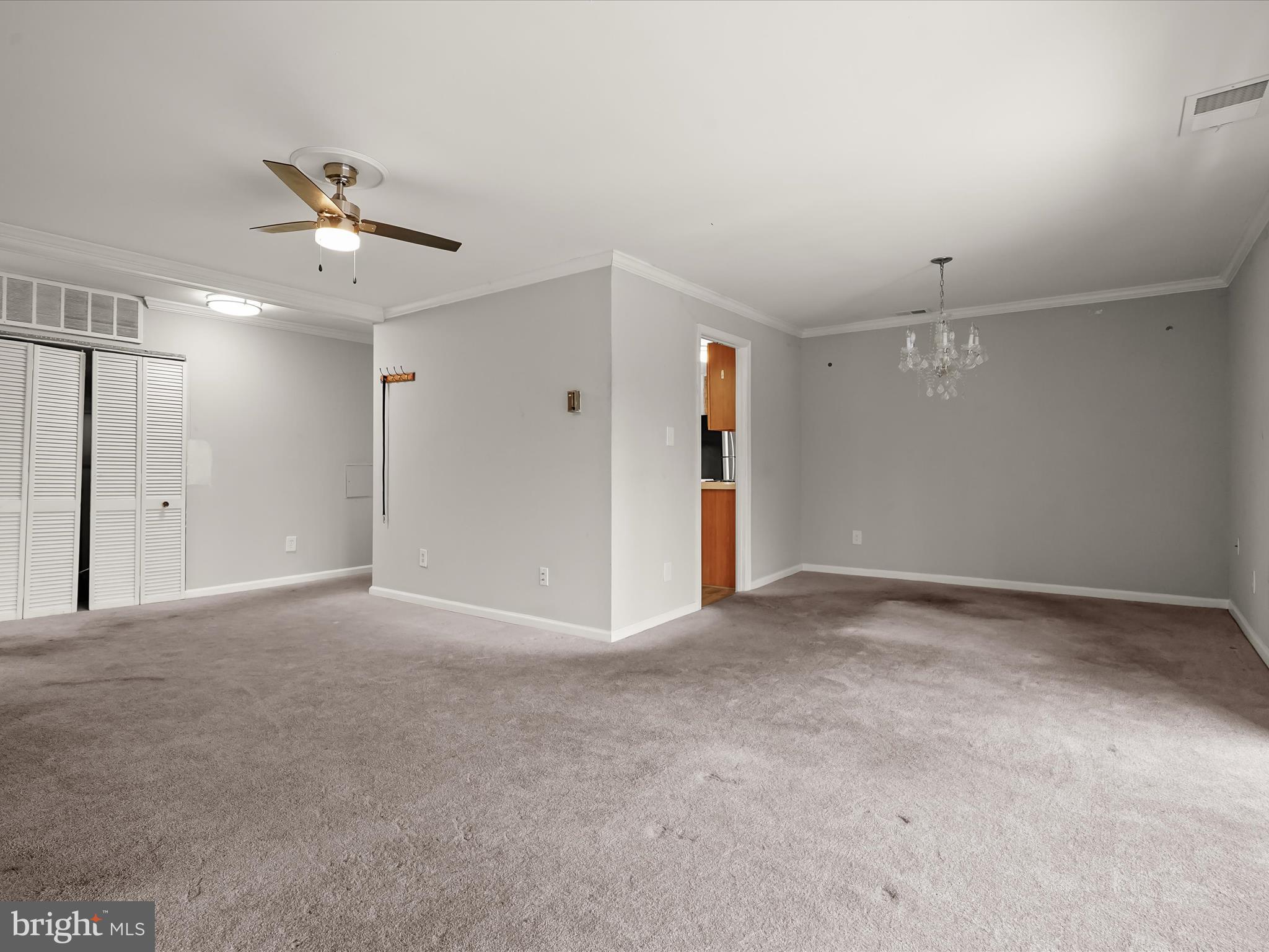 HUNTLEY SQUARE CONDOMINIUMS - Residential