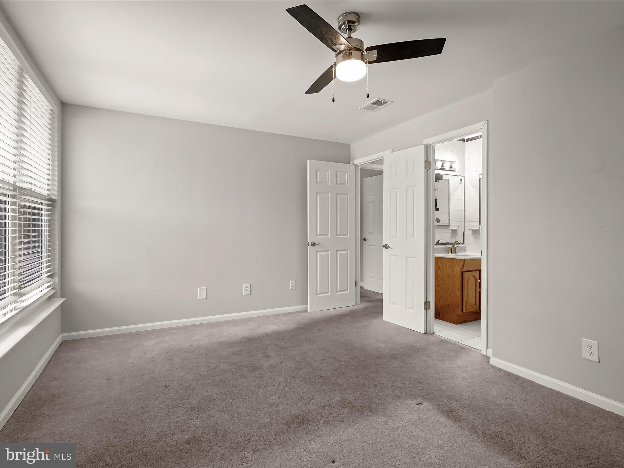 HUNTLEY SQUARE CONDOMINIUMS - Residential