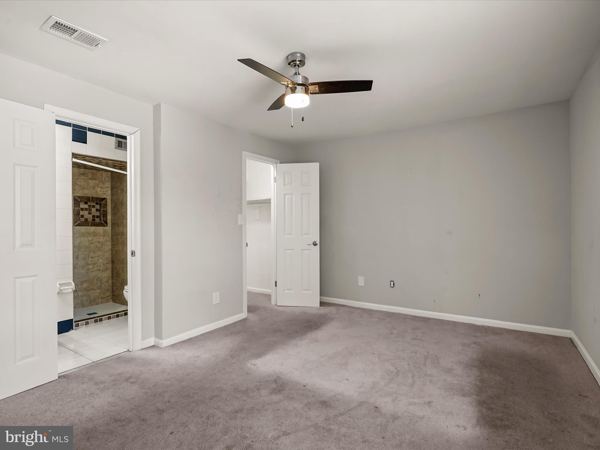 HUNTLEY SQUARE CONDOMINIUMS - Residential
