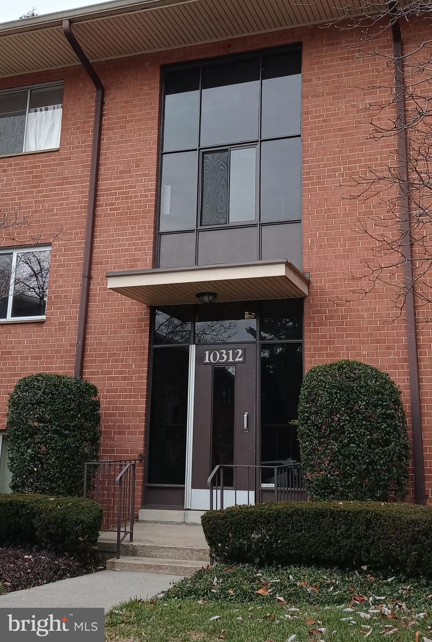 Lovely studio/efficiency unit.  Additional $125 fixed for ALL utilities so Tenant pays grand total $1,320/month. Living/Bedroom area is combo.  Incredible value for the discerning renter that needs location over size! Updated studio unit, complete with stainless look appliances, updated lighting and private patio! Convenient gas cooking and built-in microwave oven super for the home chef! Includes storage cage with lock on same level - just a few steps away! Pike and Rose minutes away; The Music Center At Strathmore is just a block away and just across Rockville Pike.  Less than 1 mile to I-495 to Silver Spring, Baltimore and points east; same to west to Tysons Corner and Dulles Toll Rd/I-66 and beyond! Some amenities from neighboring Grosvenor Park Towers included!  Lovely views of lake from patio.