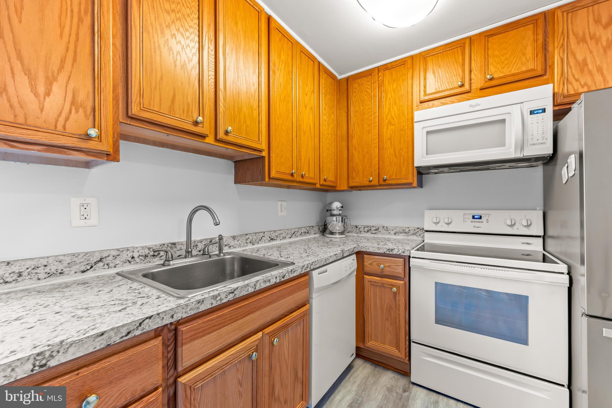 CROFTON MEWS CONDO - Residential