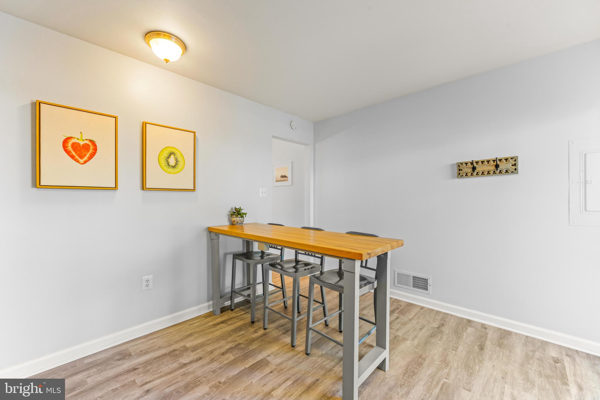 CROFTON MEWS CONDO - Residential