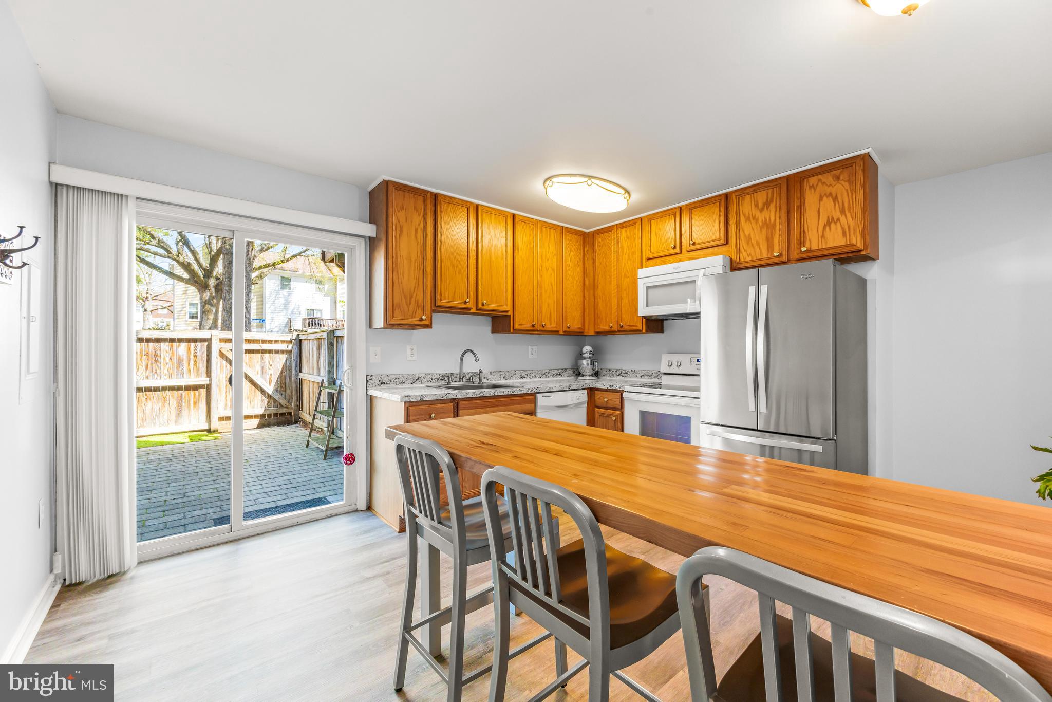 CROFTON MEWS CONDO - Residential