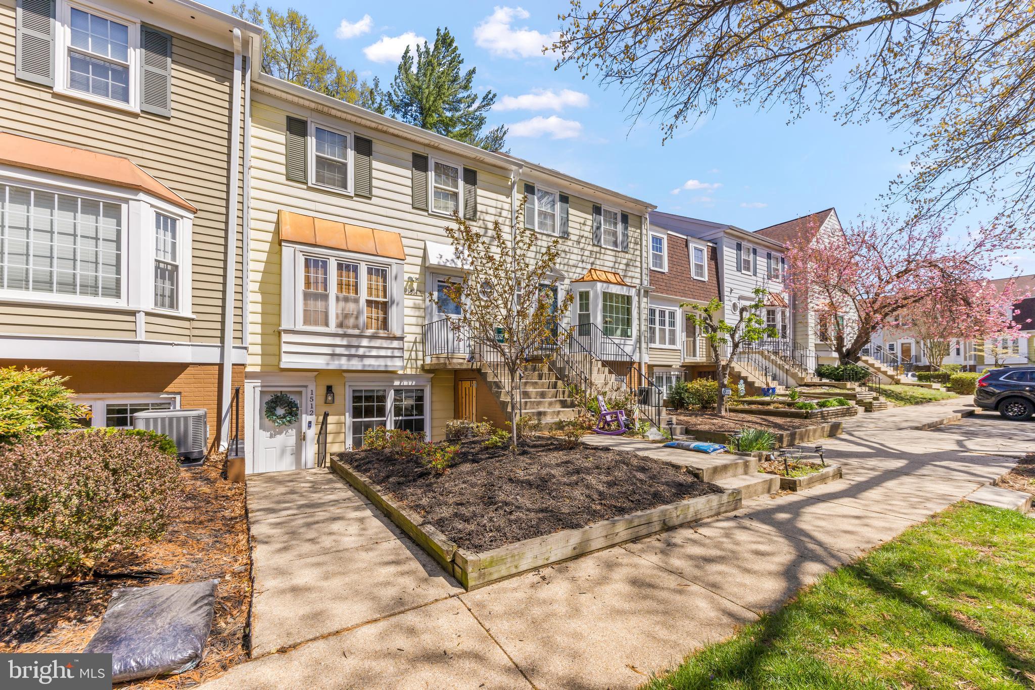 CROFTON MEWS CONDO - Residential