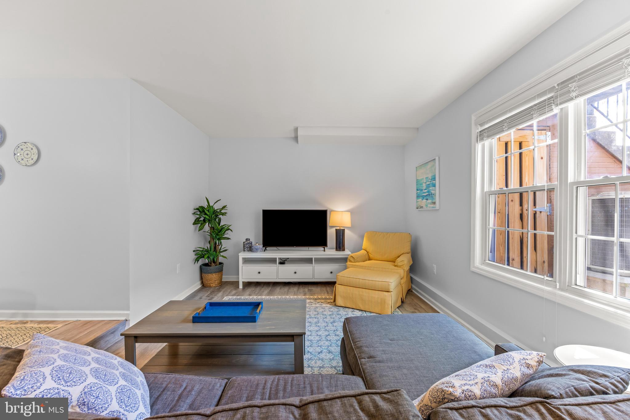 CROFTON MEWS CONDO - Residential