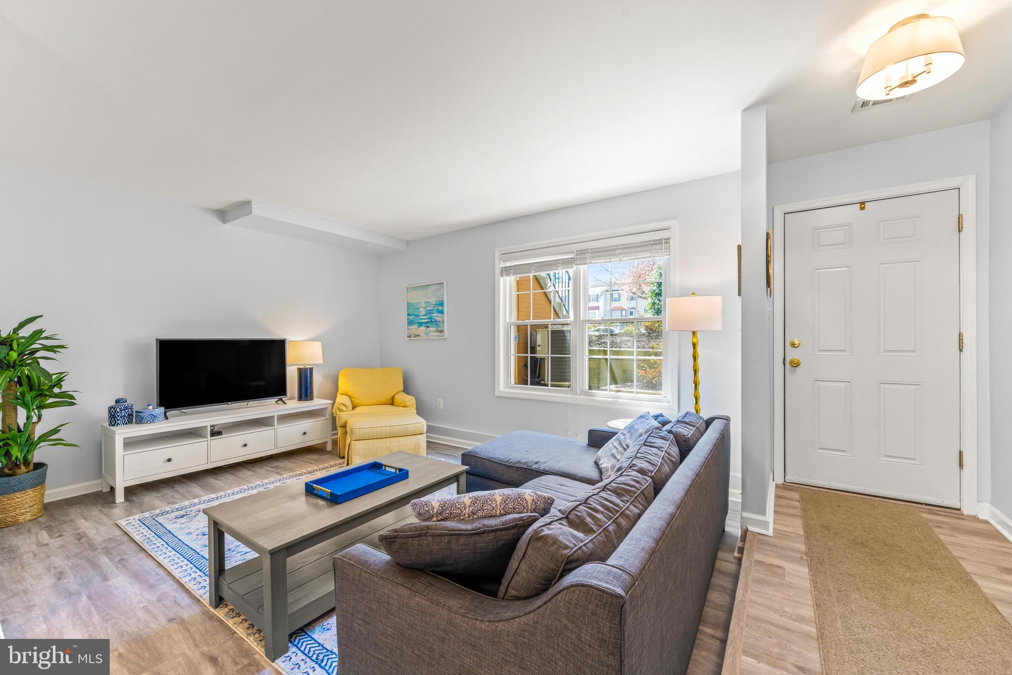 CROFTON MEWS CONDO - Residential