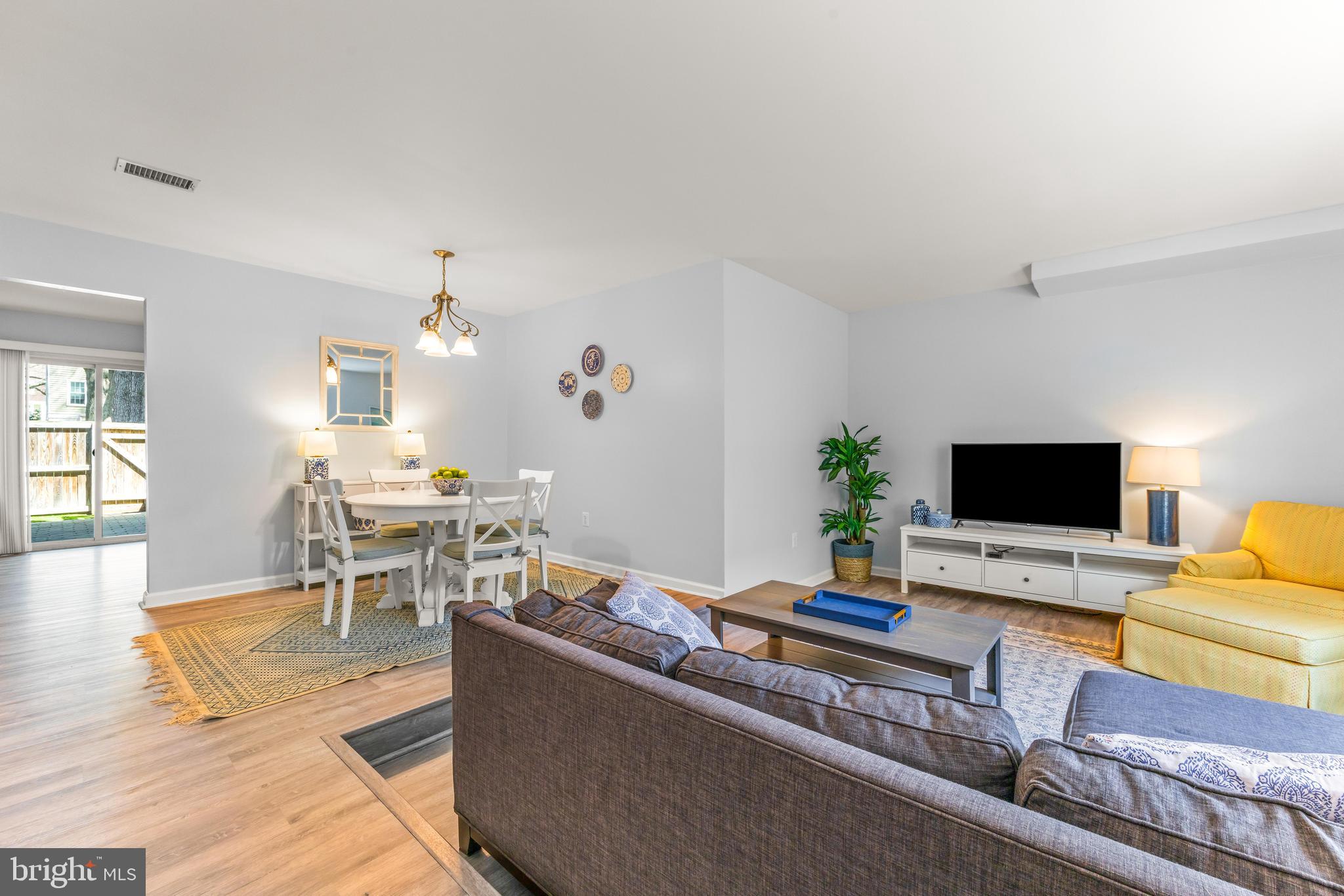 CROFTON MEWS CONDO - Residential