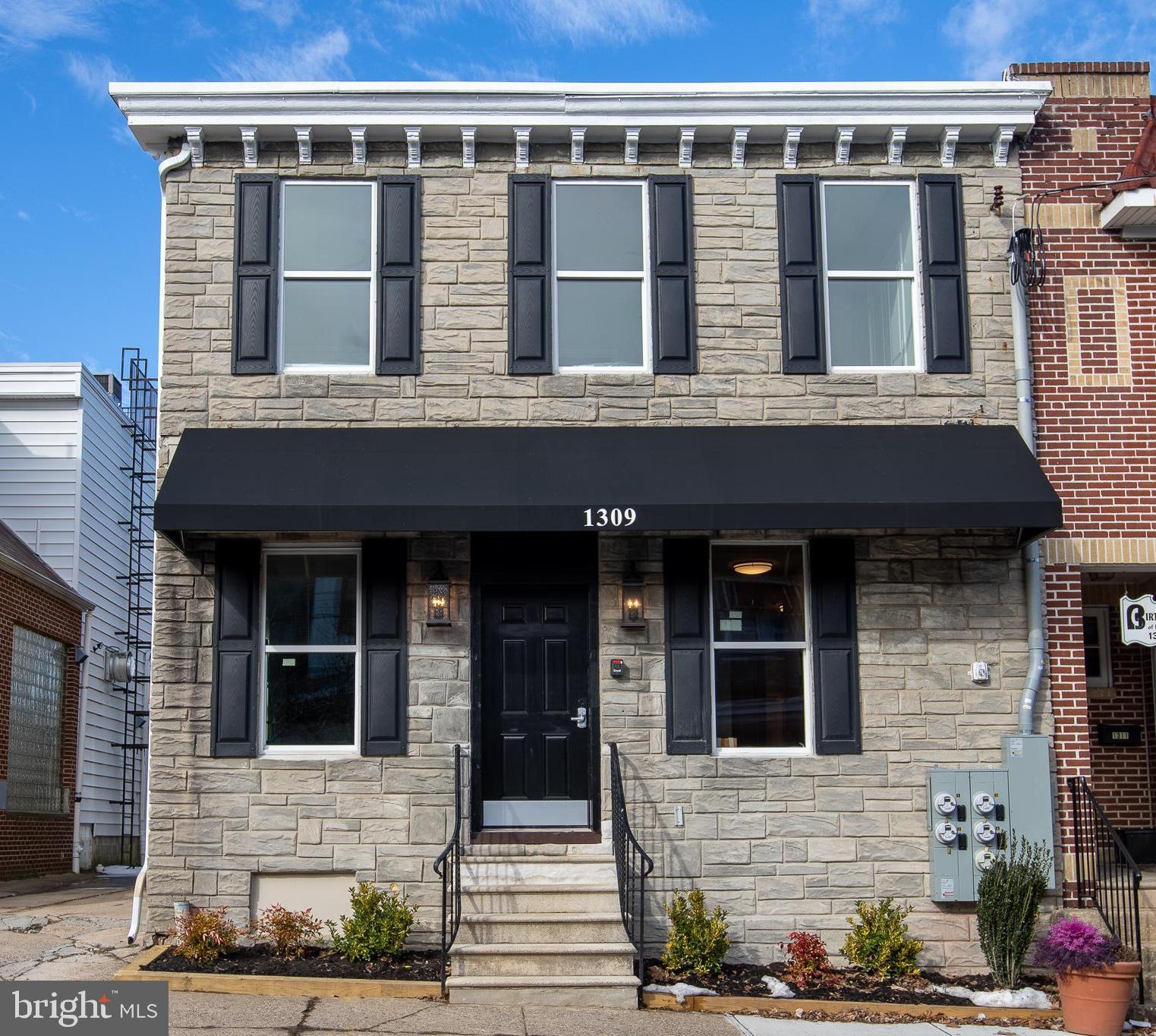 1309 N SCOTT STREET 4