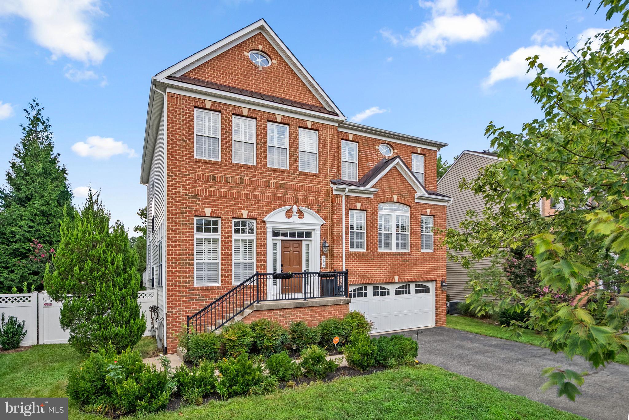 206 BOWEN COURT
