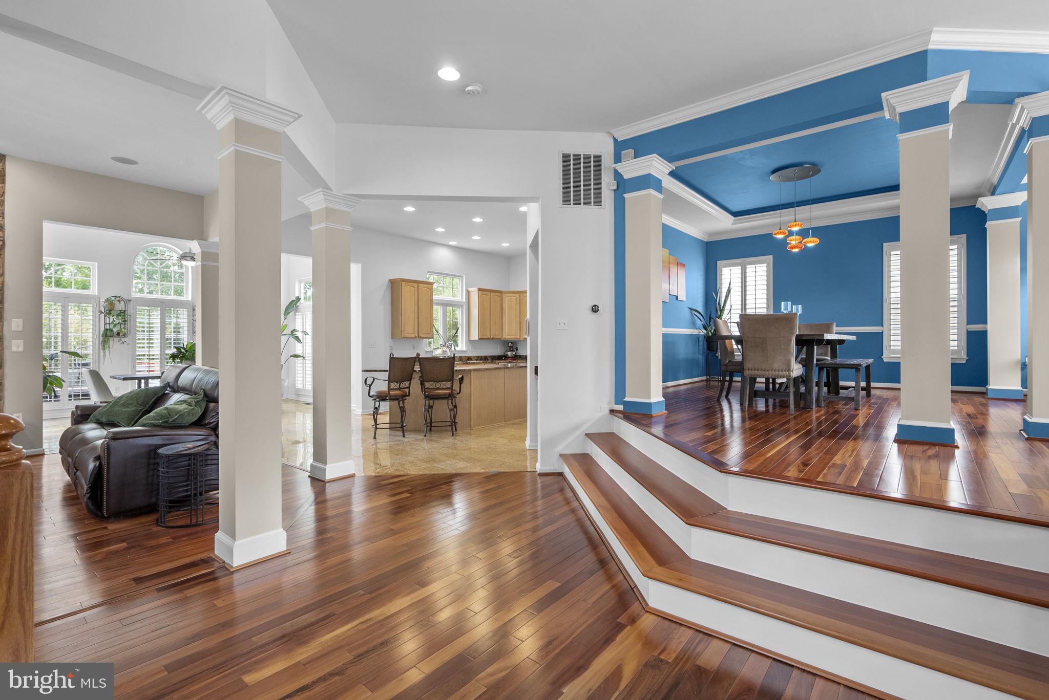 206 BOWEN COURT