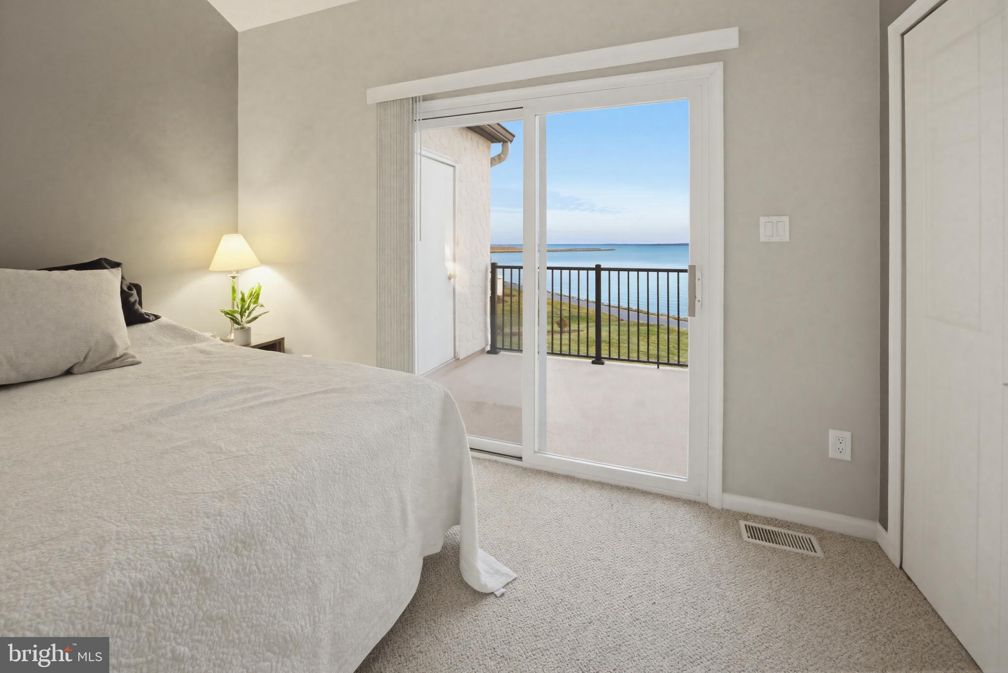 QUEENS LANDING - Residential