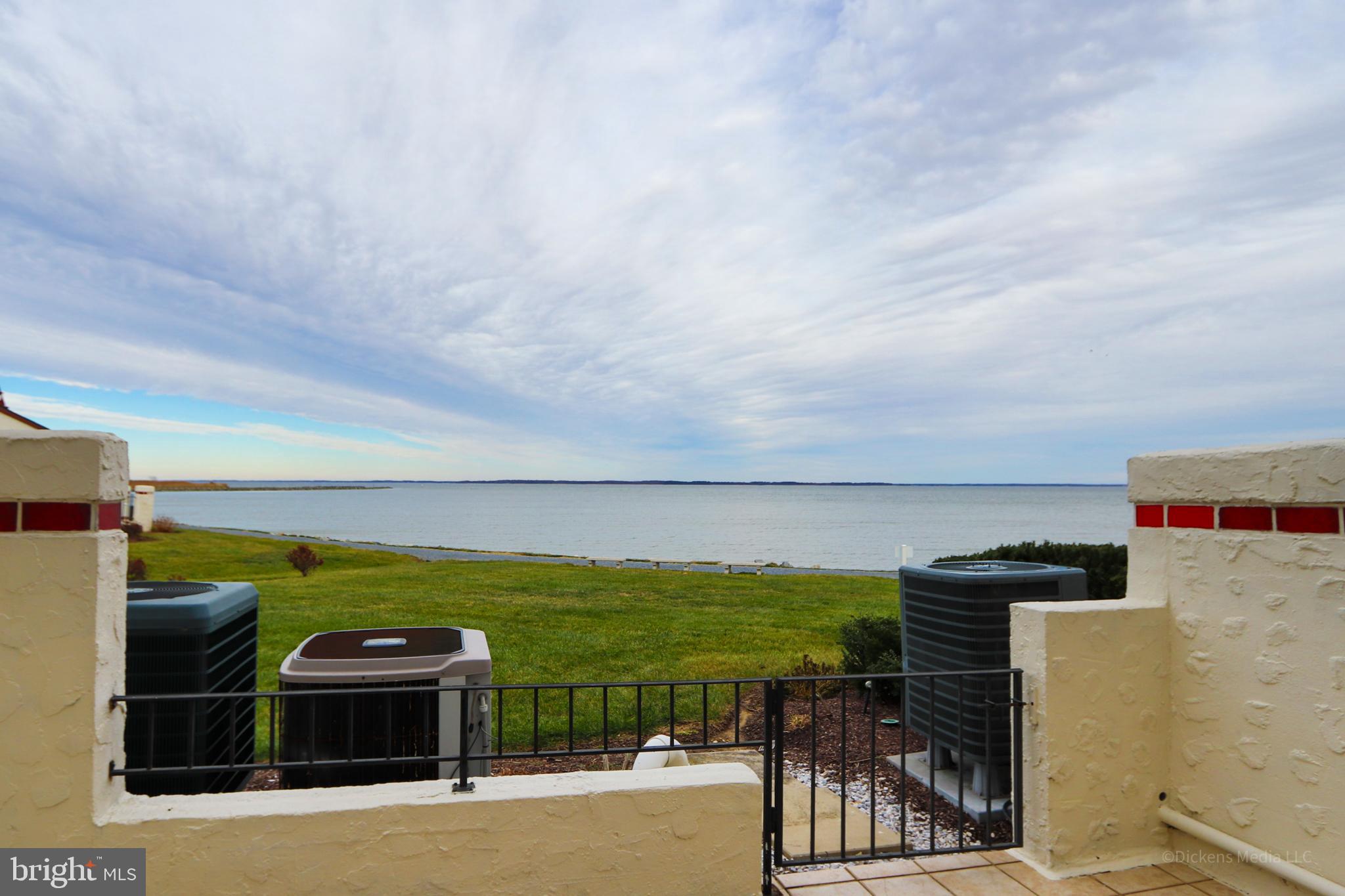 15 QUEEN ANNE WAY E E