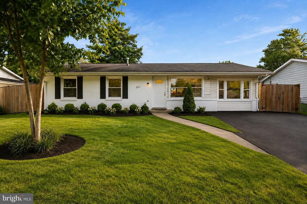 Photo of 501 E Poplar Road E, STERLING, VA 20164 (MLS # VALO2130656)