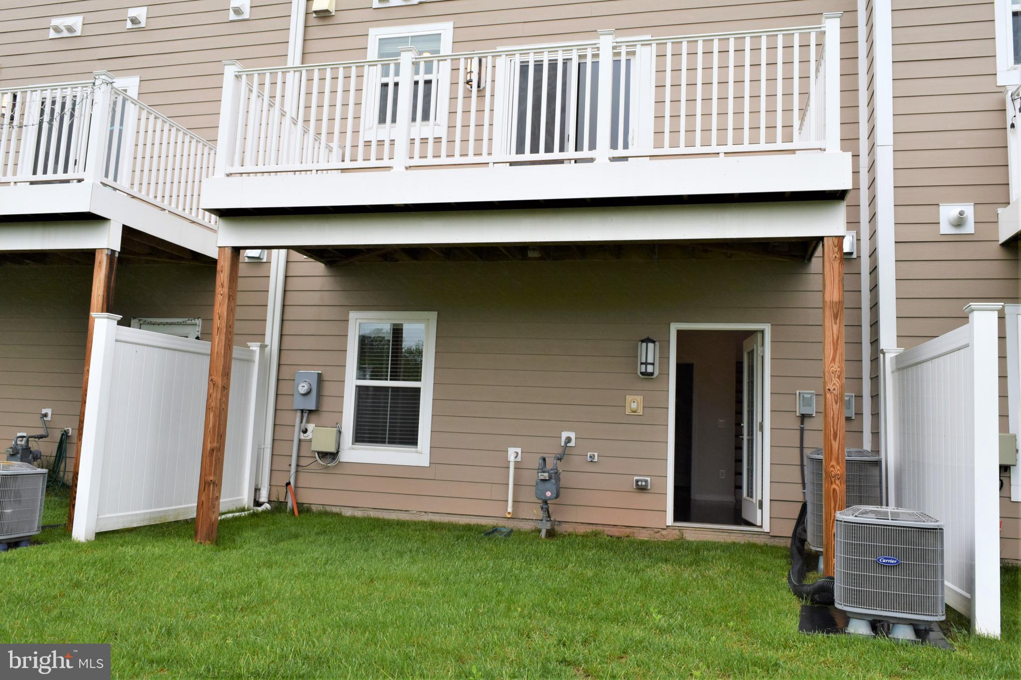 DISCOVERY SQUARE - Residential Lease