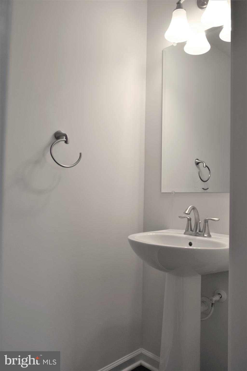 DISCOVERY SQUARE - Residential Lease