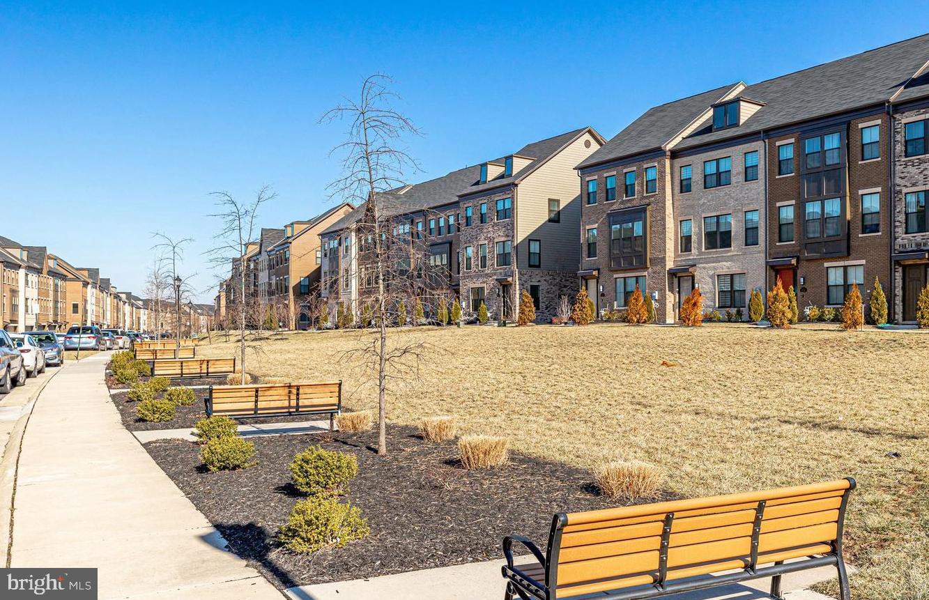 DISCOVERY SQUARE - Residential Lease