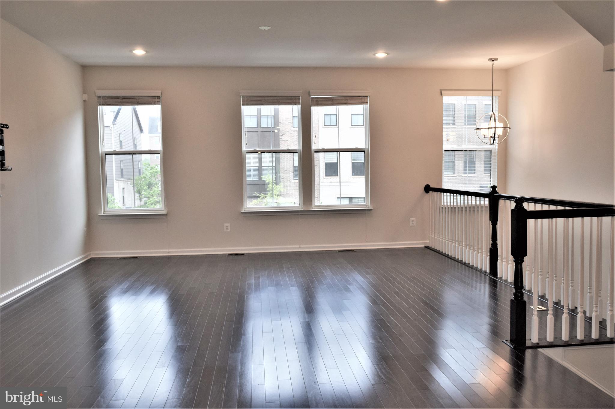 DISCOVERY SQUARE - Residential Lease