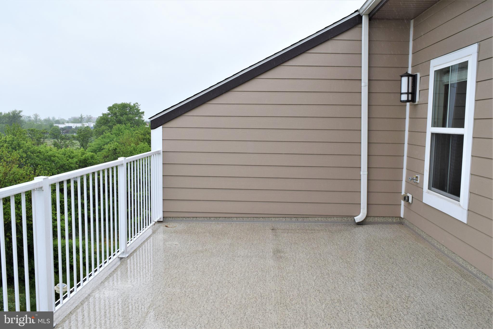 DISCOVERY SQUARE - Residential Lease