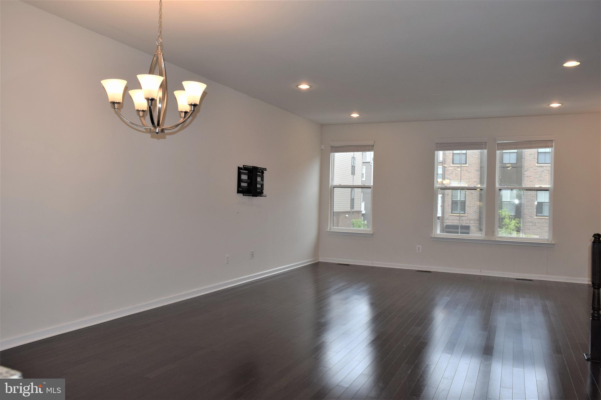 DISCOVERY SQUARE - Residential Lease