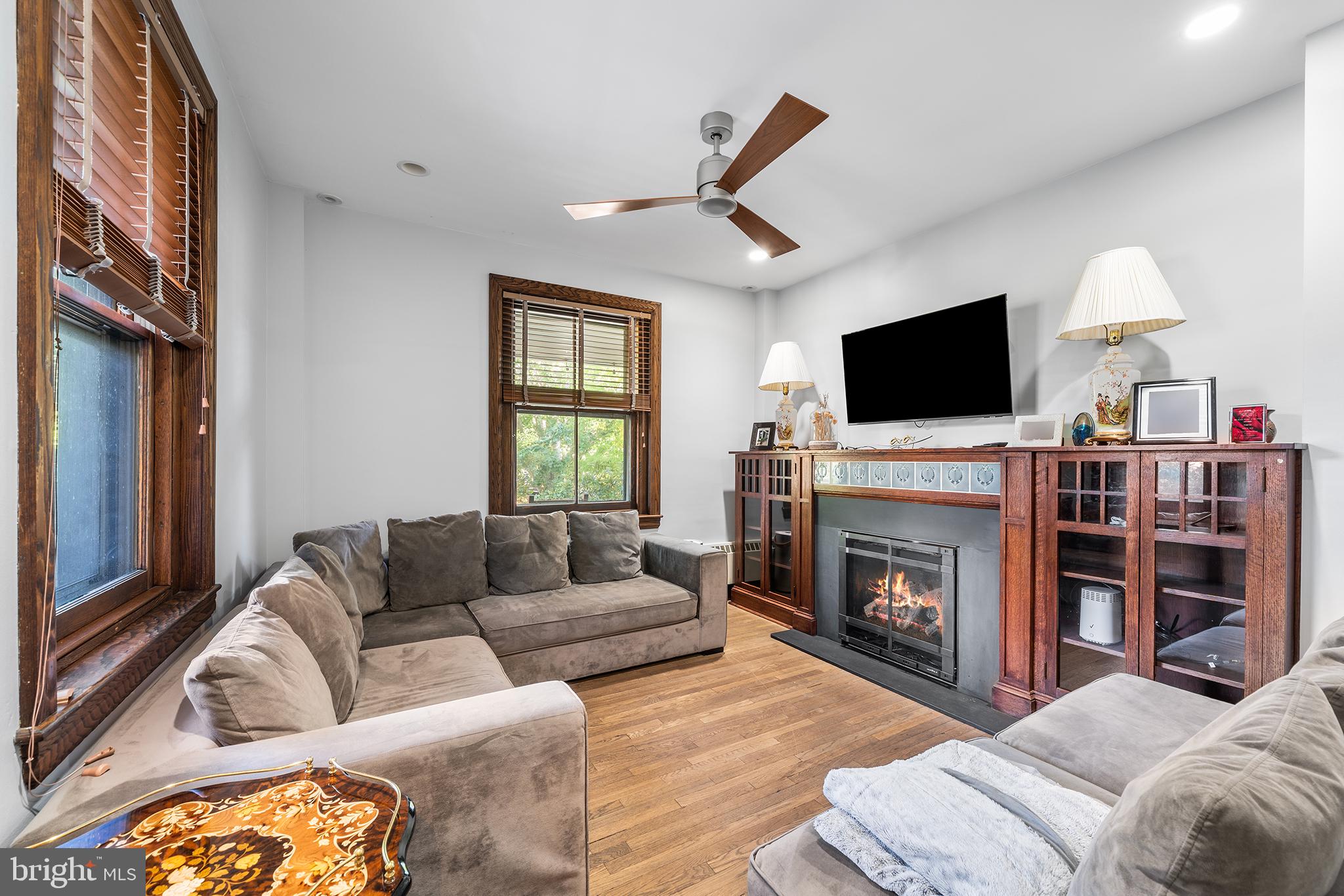 35 E GRAVERS LANE