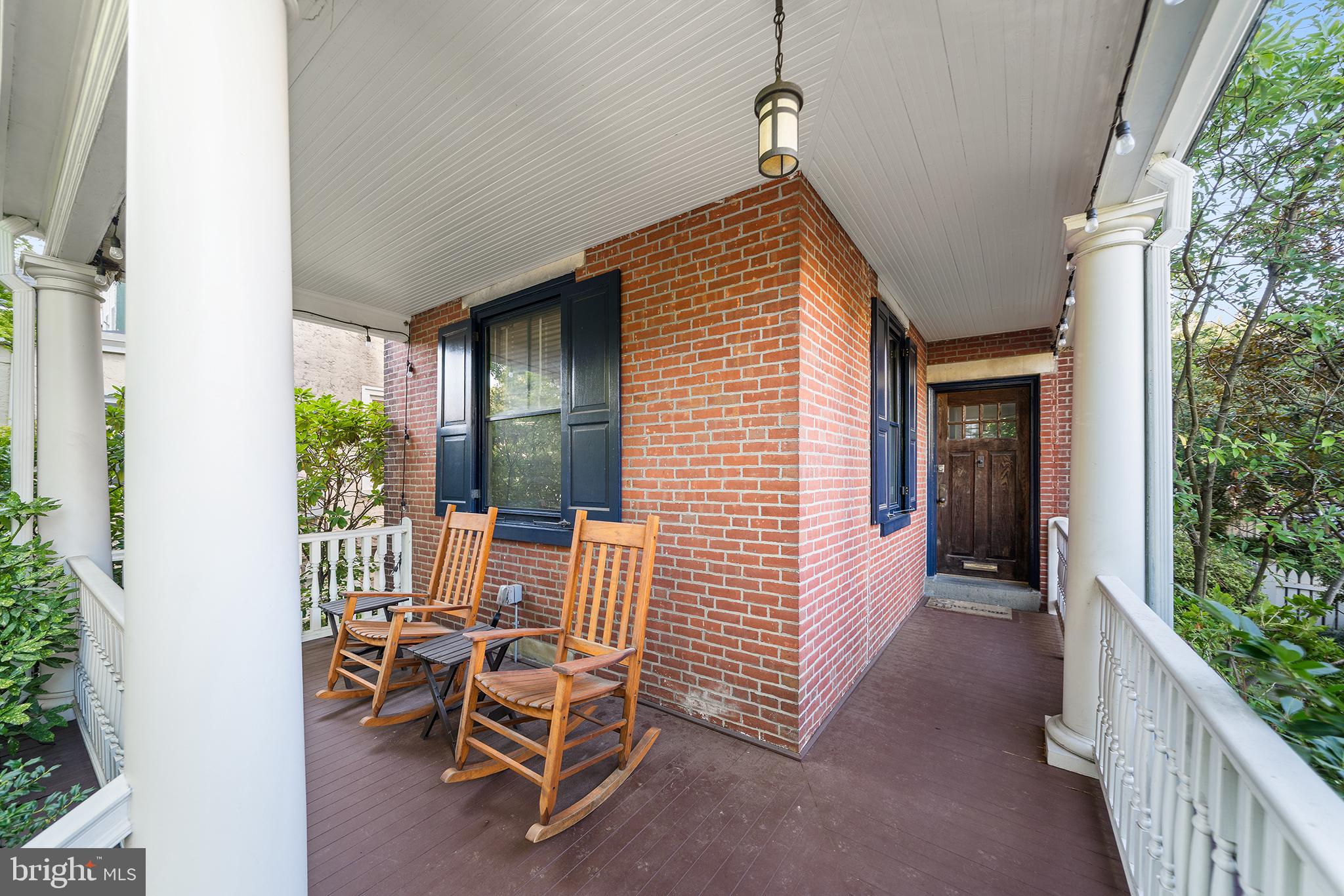 35 E GRAVERS LANE