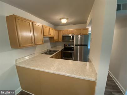 BERRY STREET CONDOMINIUMS - Residential Lease