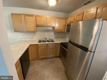 BERRY STREET CONDOMINIUMS - Residential Lease