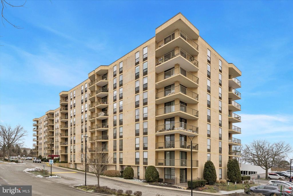 Photo of 666 W Germantown Pike #2101, PLYMOUTH MEETING, PA 19462 (MLS # PAMC2164748)