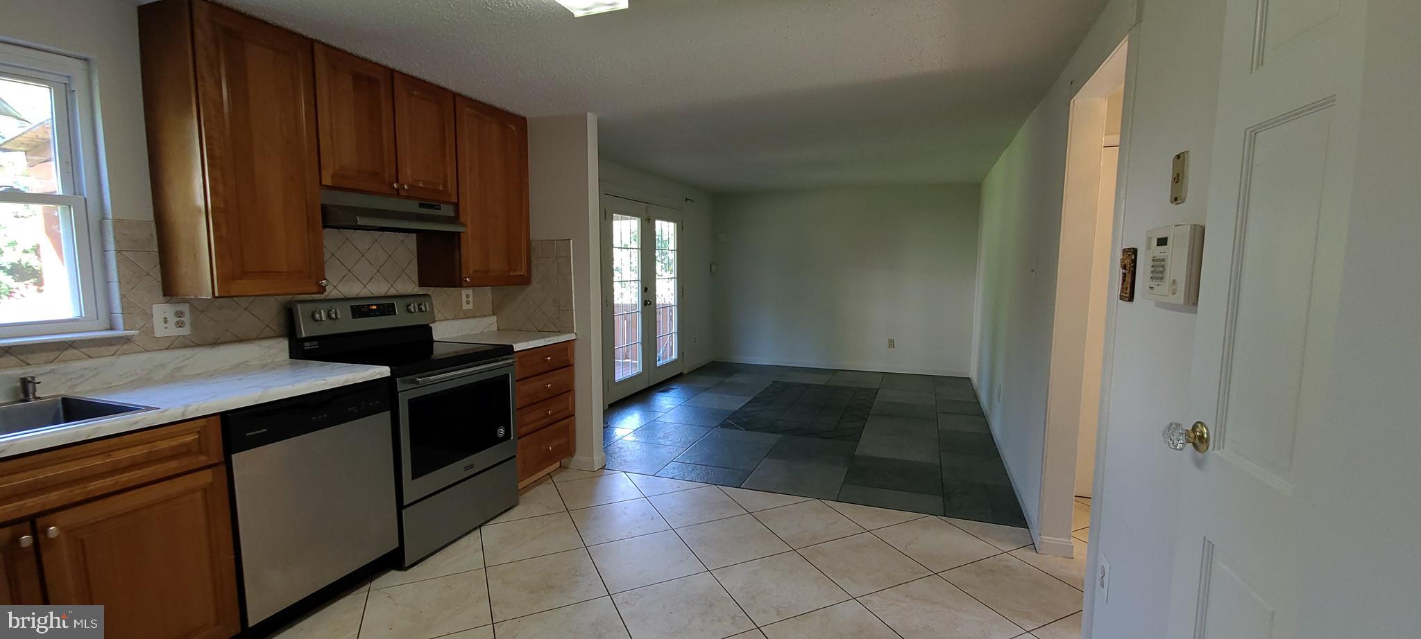 ROLLINGWOOD VILLAGE - Residential Lease