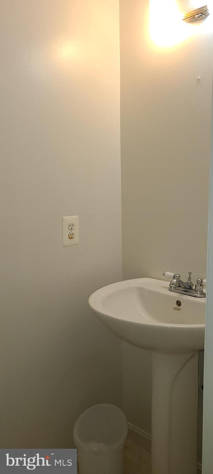 ROLLINGWOOD VILLAGE - Residential Lease