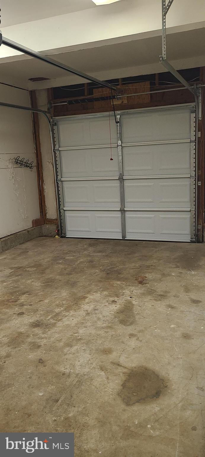 ROLLINGWOOD VILLAGE - Residential Lease