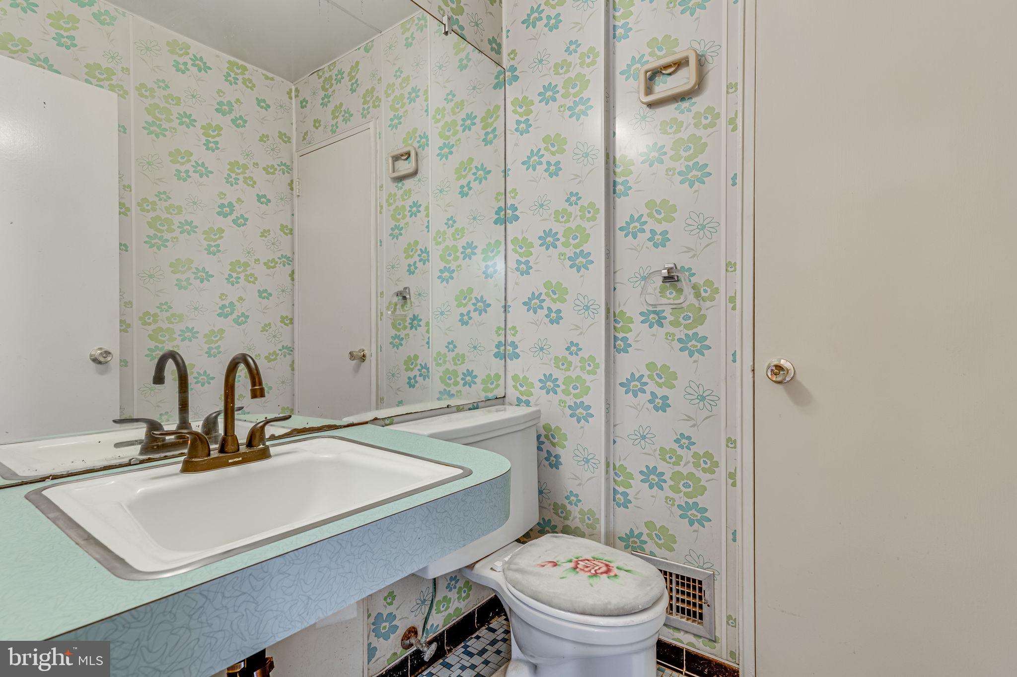 LANDOVER HILLS - Residential