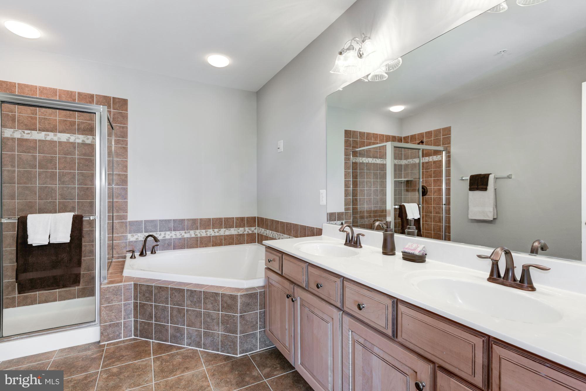 LANSDOWNE TOWN CENTER CONDOS - Residential