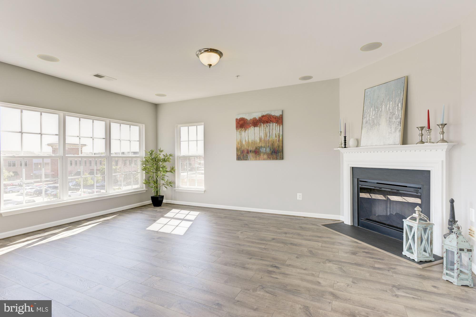 LANSDOWNE TOWN CENTER CONDOS - Residential