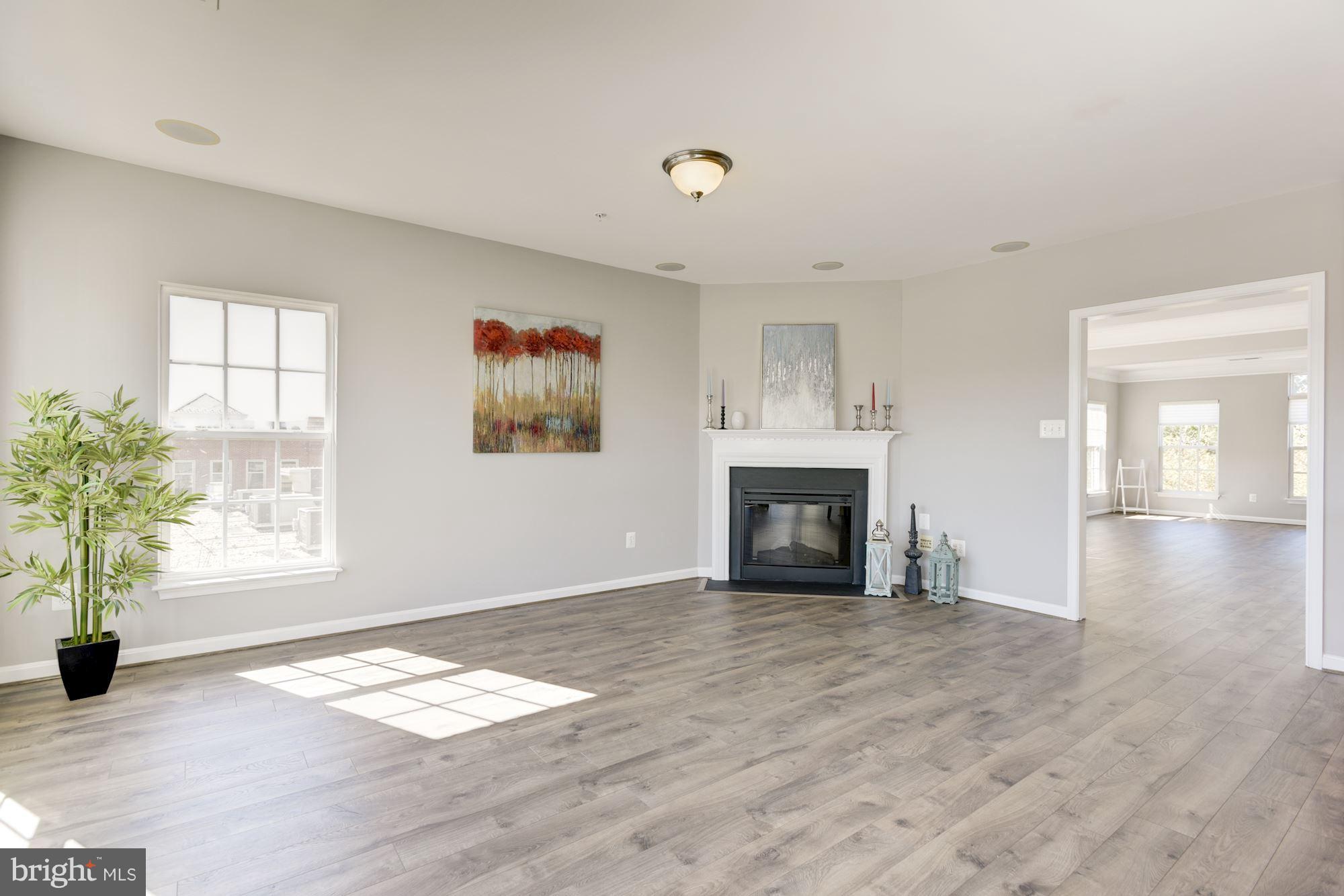 LANSDOWNE TOWN CENTER CONDOS - Residential