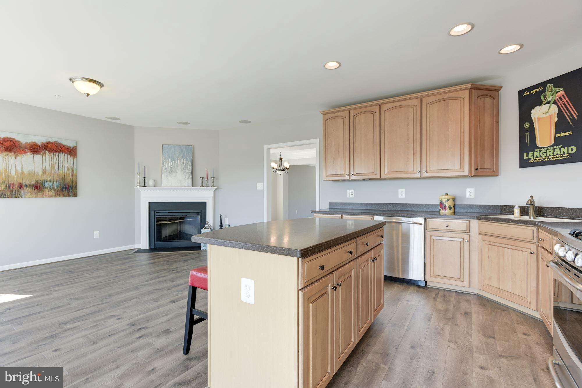 LANSDOWNE TOWN CENTER CONDOS - Residential